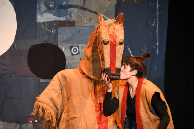 Teatro visual y de objetos en el espectáculo KariGuri