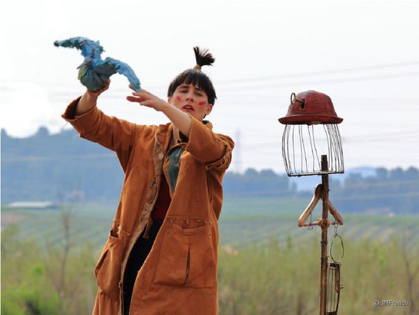 Escena del espectáculo Hai y el pez dorado en espacio exterior, de la compañía Giramàgic